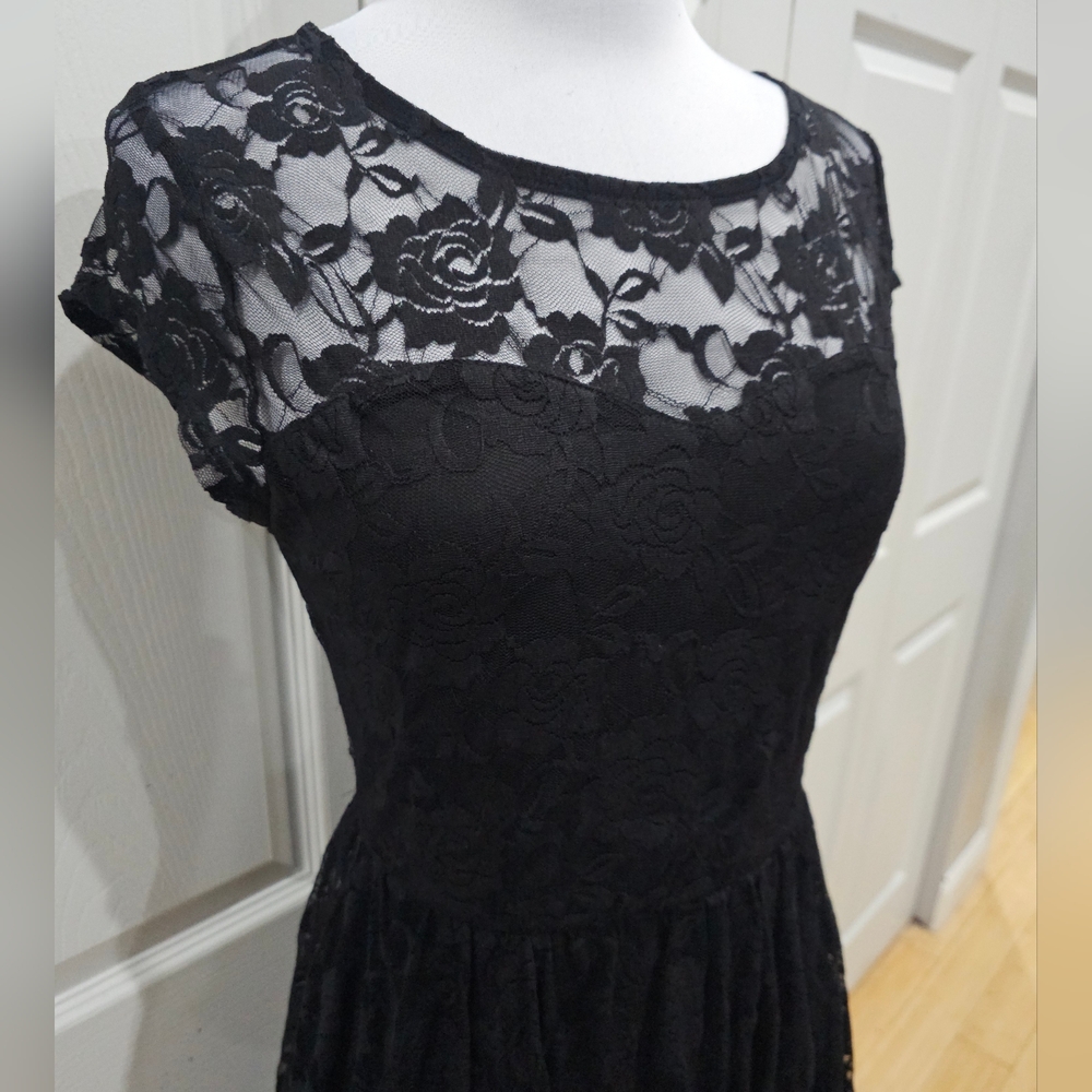 Sexy Goth Sleeveless Forever 21 Floral Lace Little Black Mini Skater Dress S NWT - Picture 7 of 8